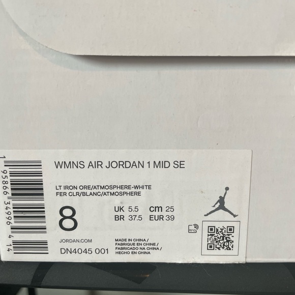 Women’s Nike Air Jordan’s worn once - Picture 2 of 2